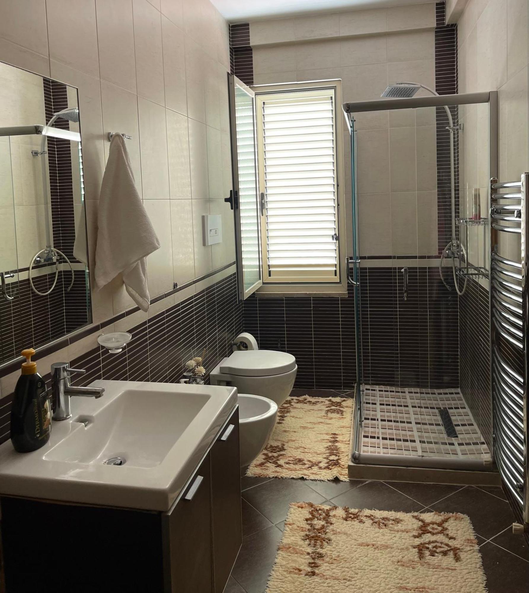 Albjona Guesthouse ティラナ エクステリア 写真