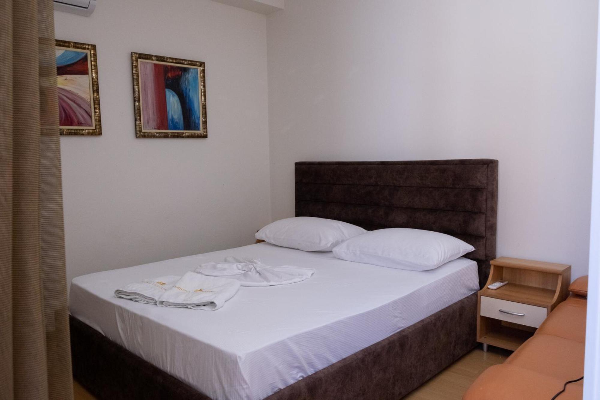Albjona Guesthouse ティラナ エクステリア 写真