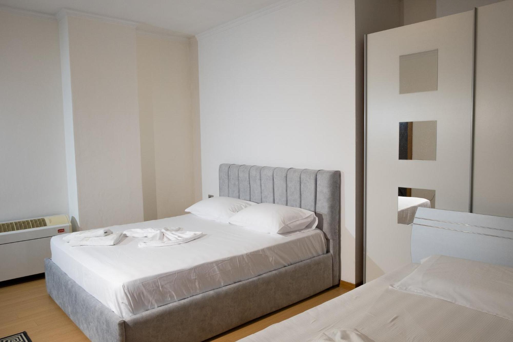 Albjona Guesthouse ティラナ エクステリア 写真