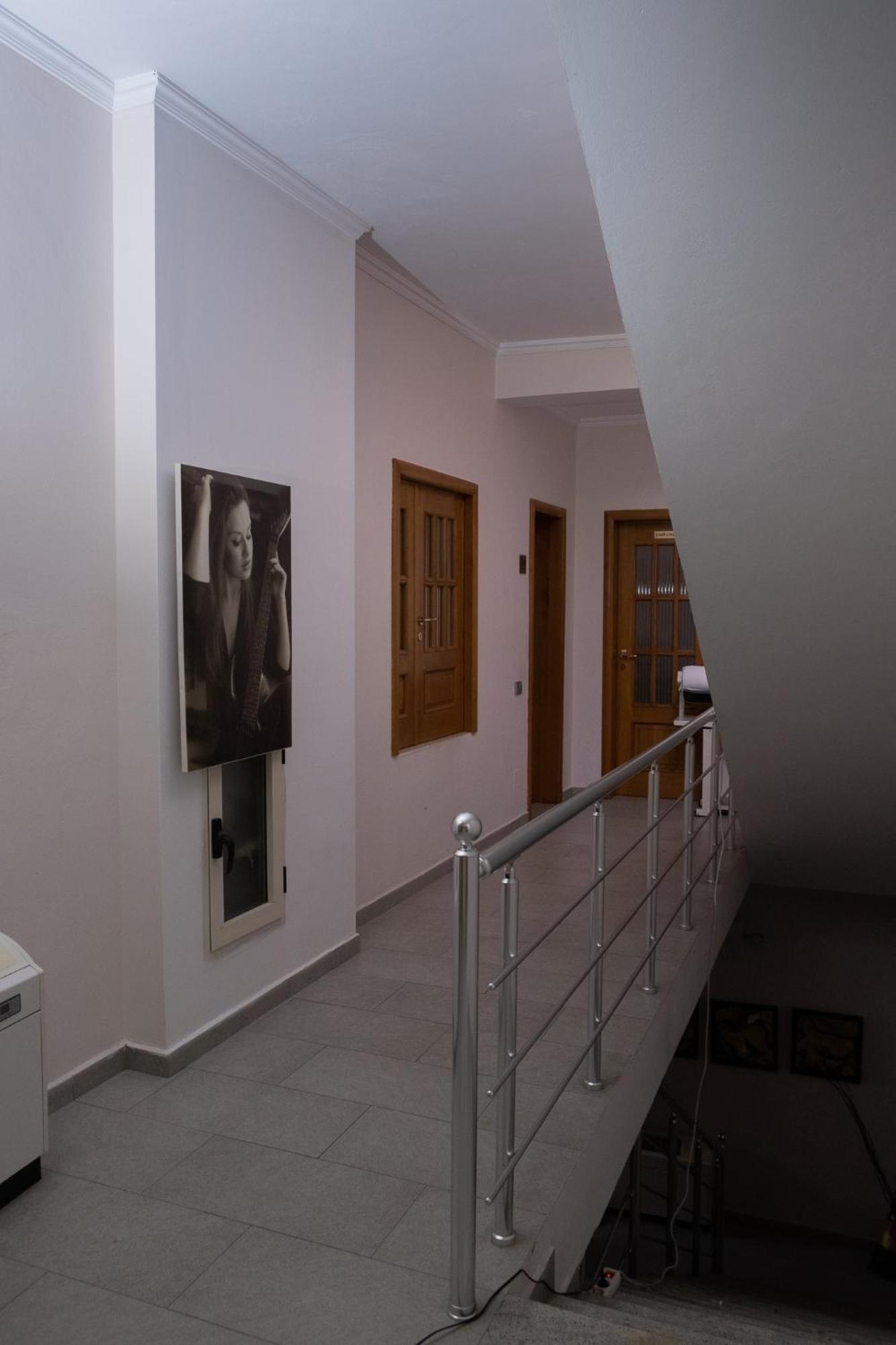 Albjona Guesthouse ティラナ エクステリア 写真