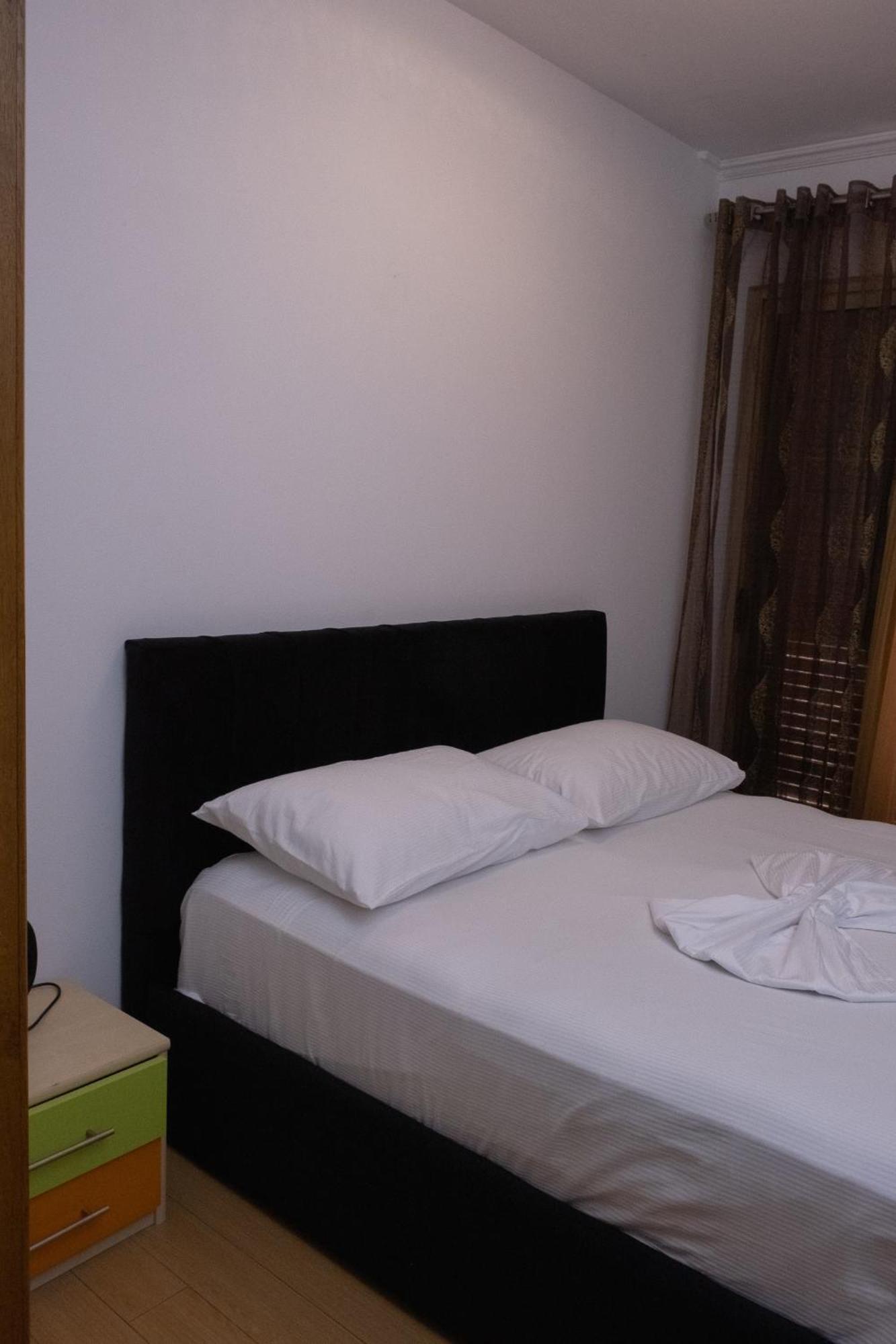 Albjona Guesthouse ティラナ エクステリア 写真