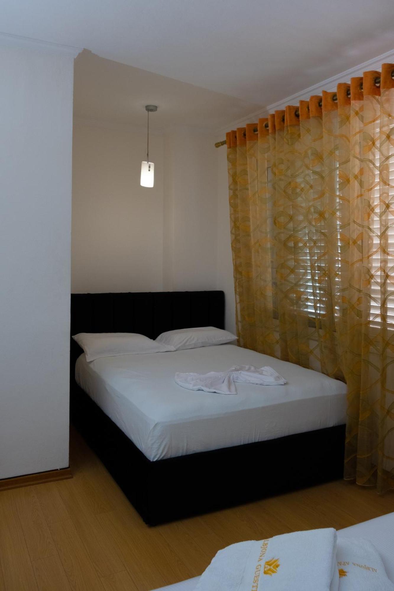 Albjona Guesthouse ティラナ エクステリア 写真