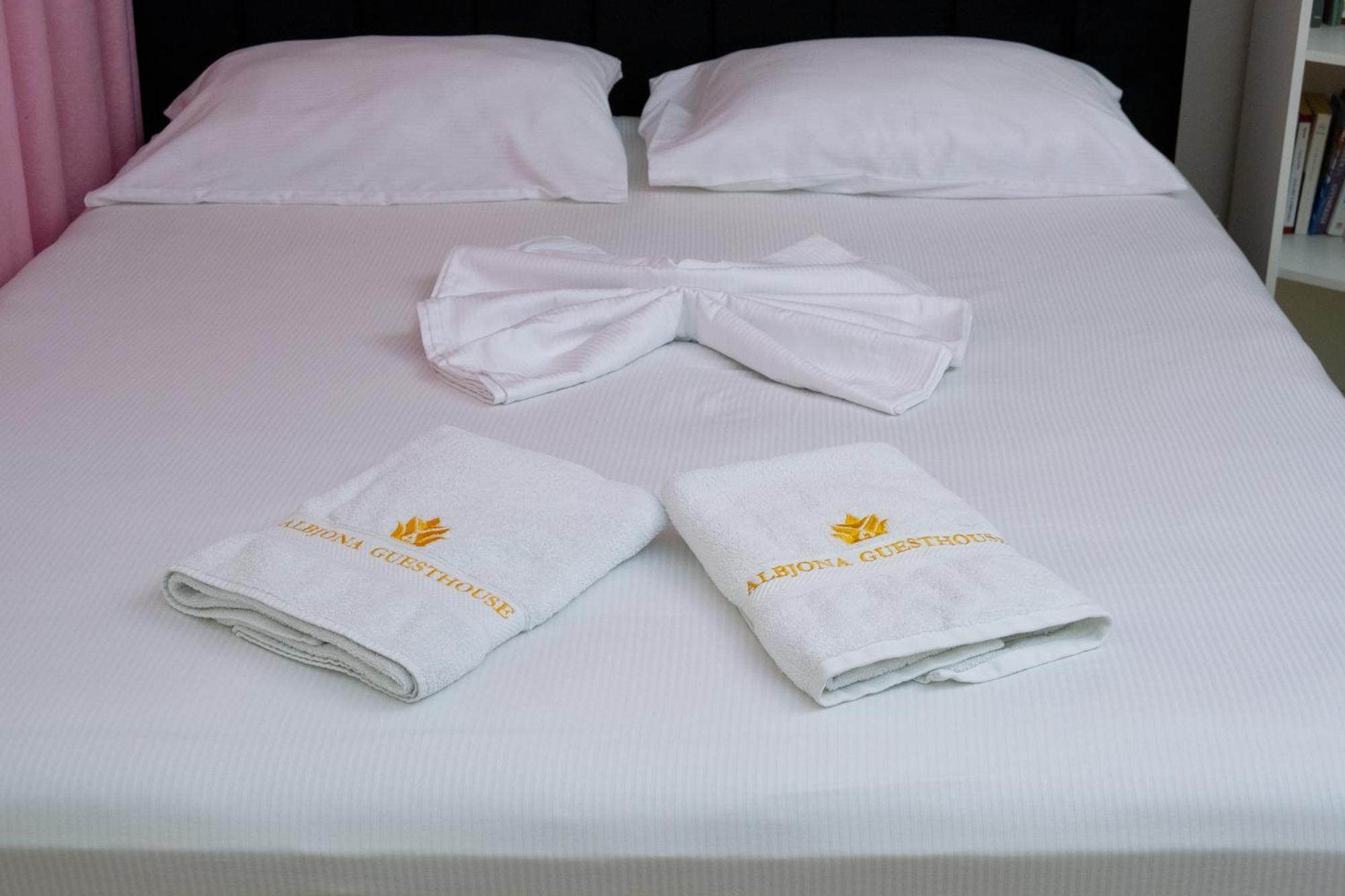 Albjona Guesthouse ティラナ エクステリア 写真