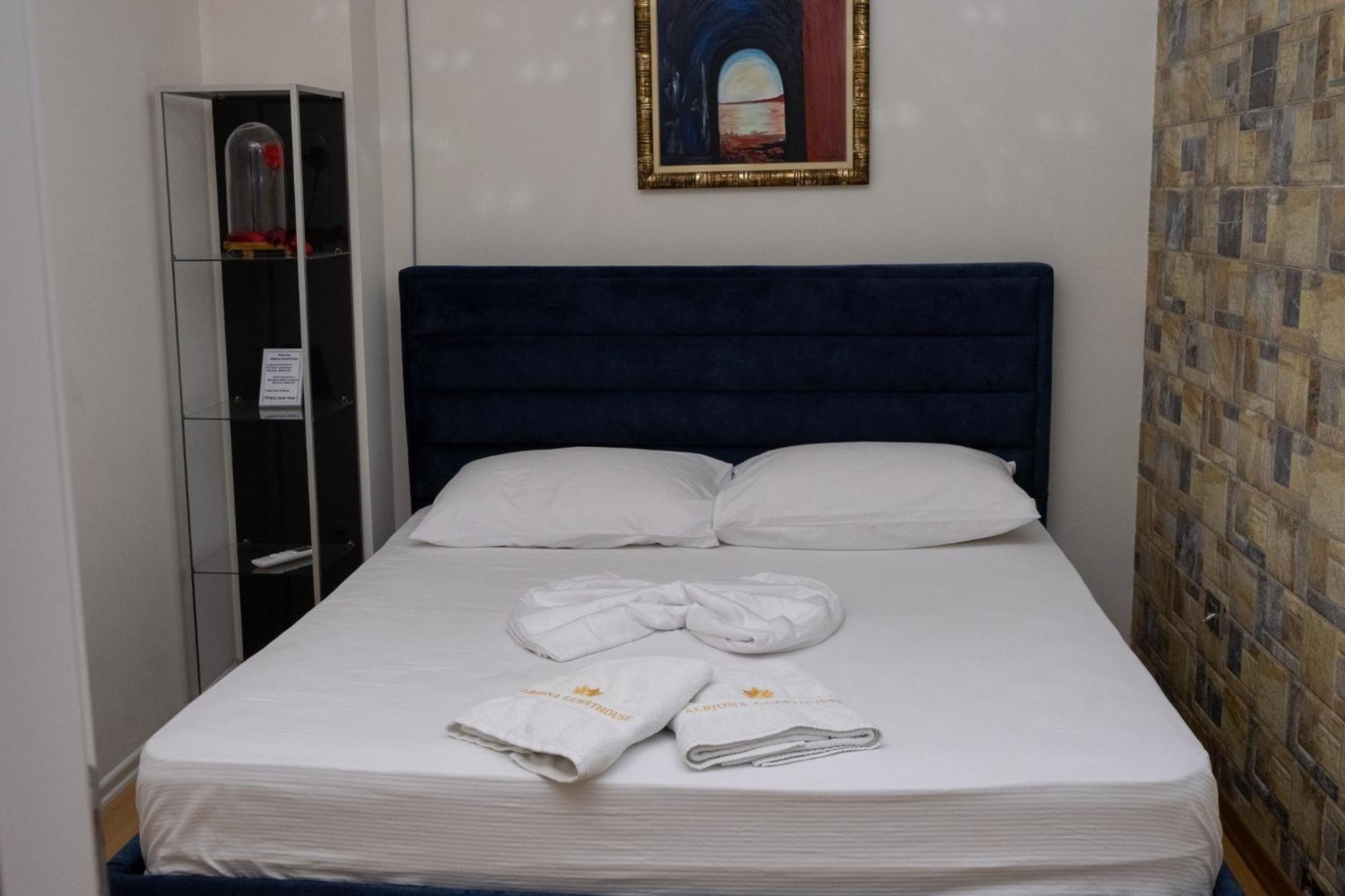 Albjona Guesthouse ティラナ エクステリア 写真