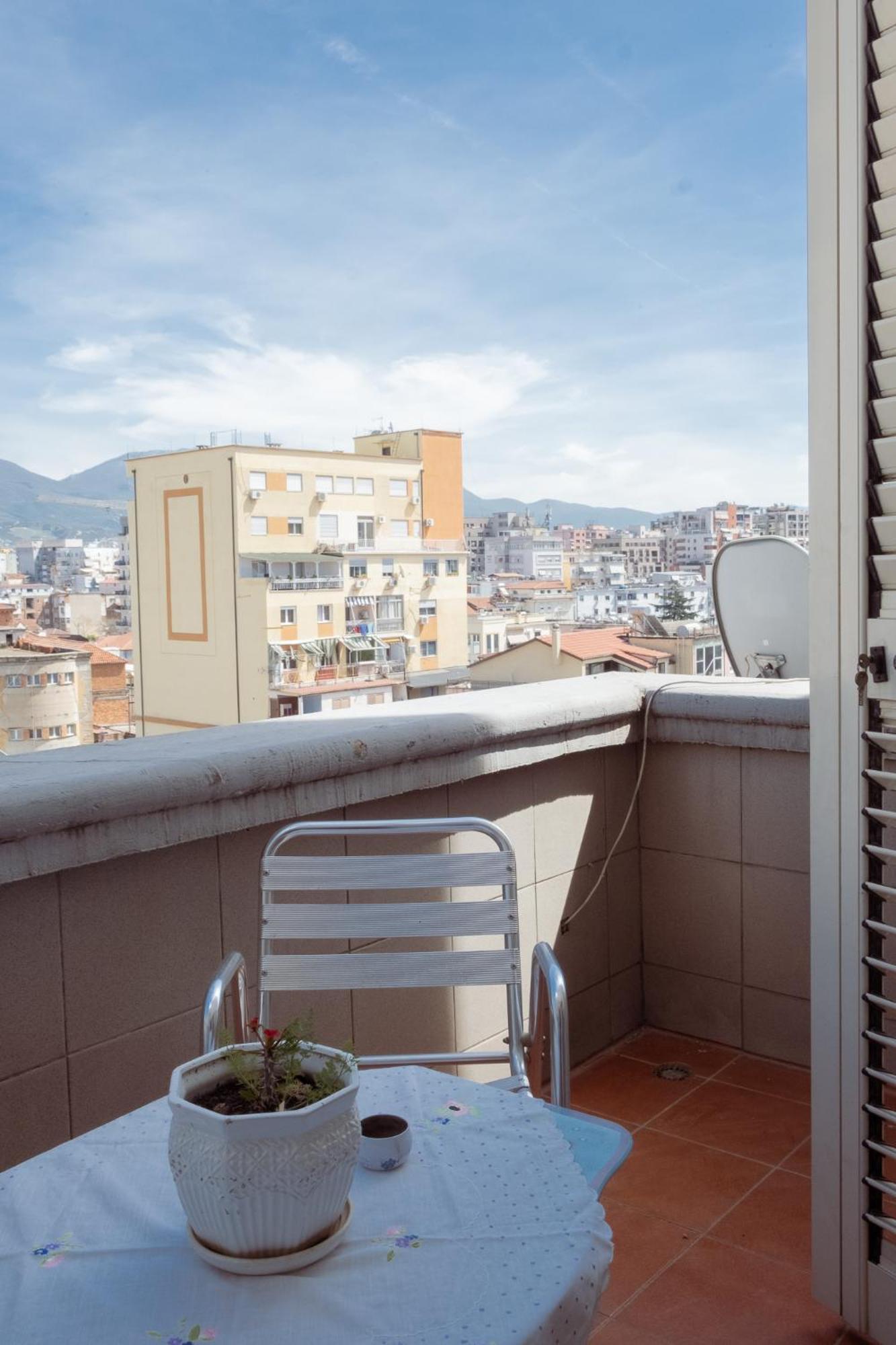 Albjona Guesthouse ティラナ エクステリア 写真