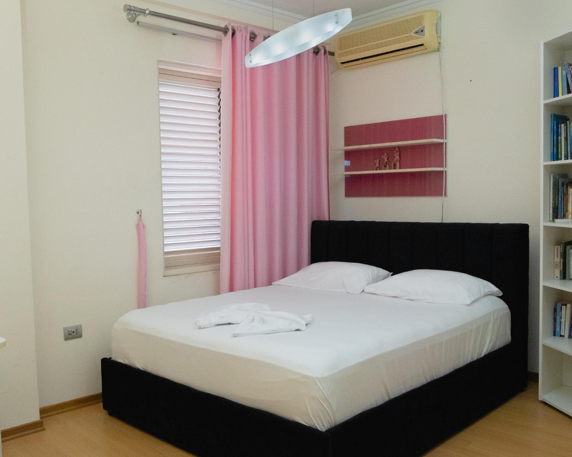Albjona Guesthouse ティラナ エクステリア 写真