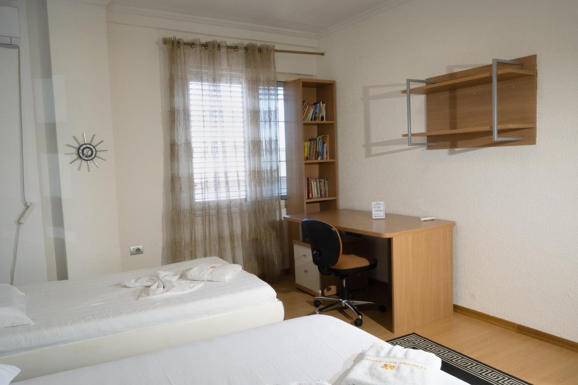 Albjona Guesthouse ティラナ エクステリア 写真