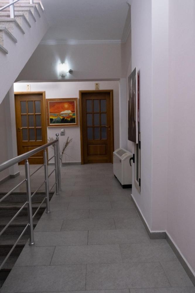Albjona Guesthouse ティラナ エクステリア 写真